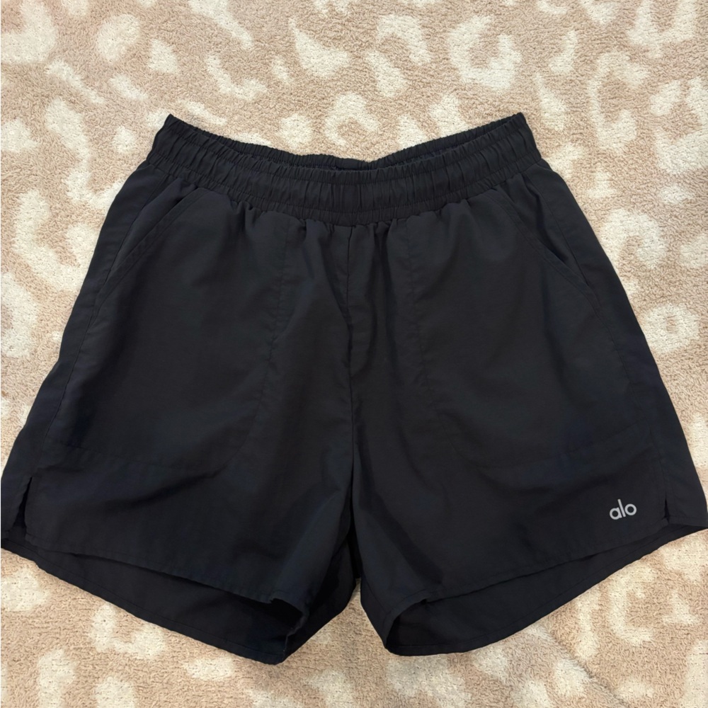 Alo Black triumph shorts size M